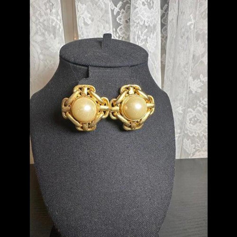 Vintage Gold-Tone Pearl Clip-On Earrings with Chain-Link Design